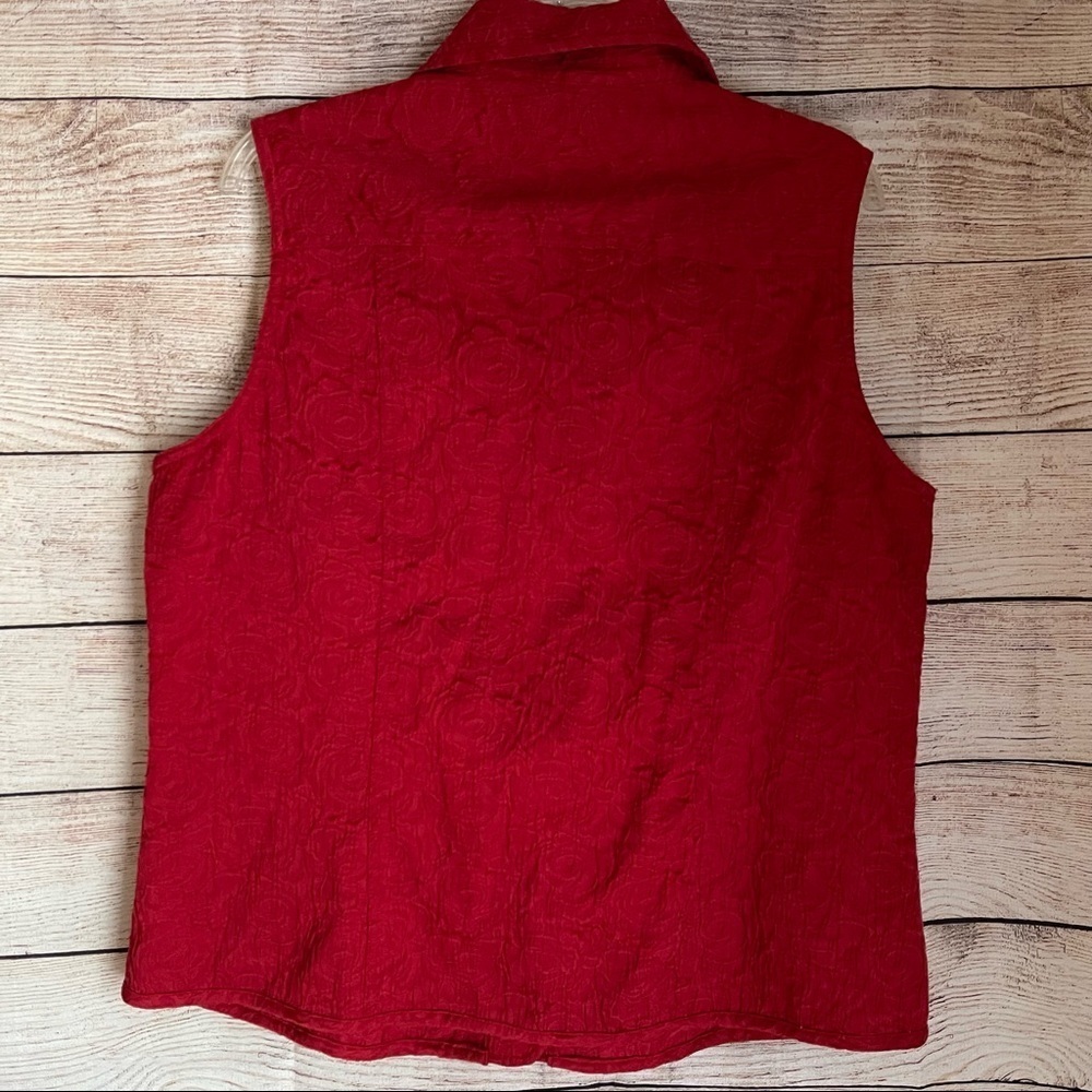 Chicos red sleeveless textured button down top sz 2 large - Picture 4 of 6